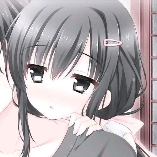 动漫头像情侣男女两张,两个人在虚拟世界中的相伴相守