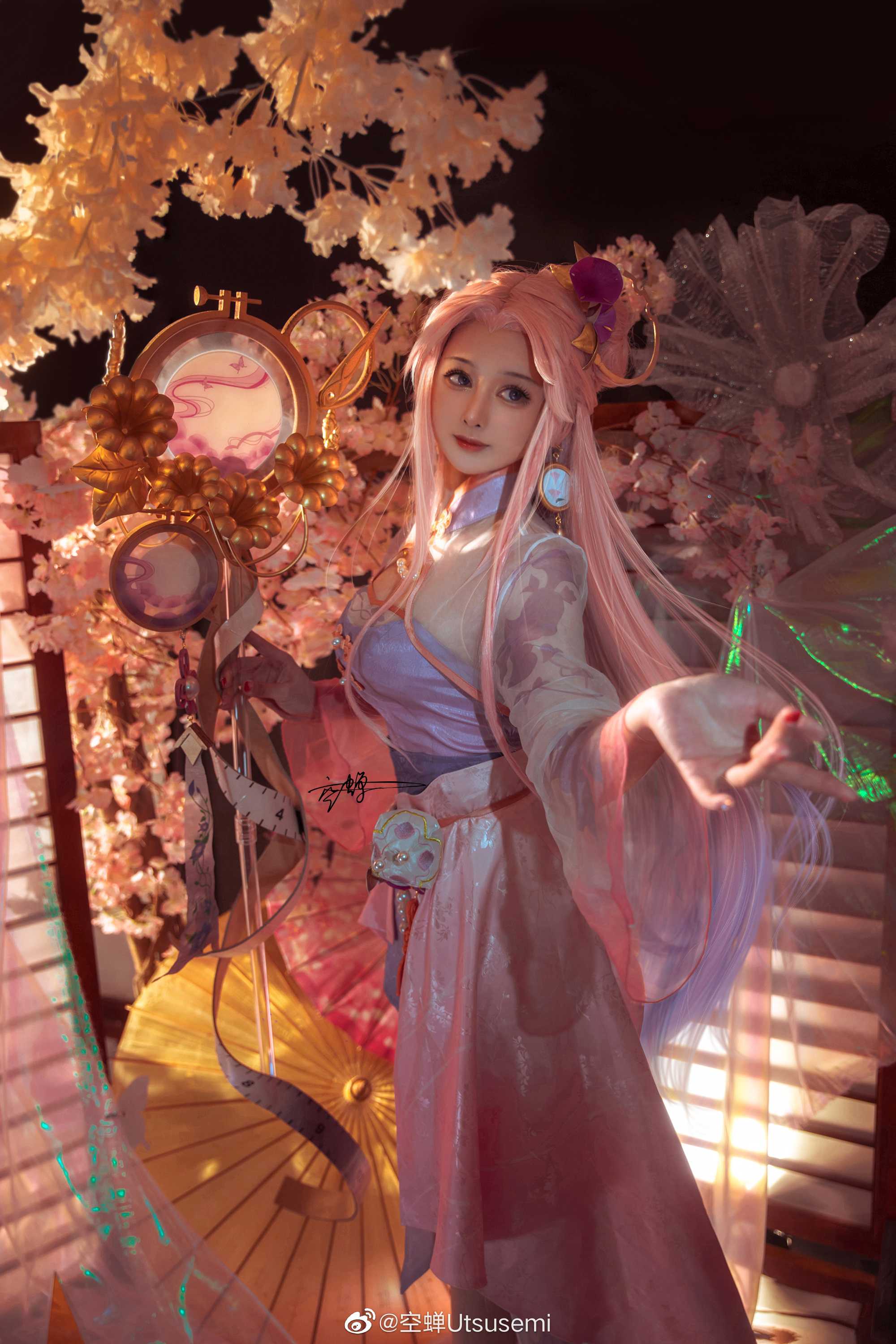 七月初七，夜悬长丝，投针验巧，明月照看