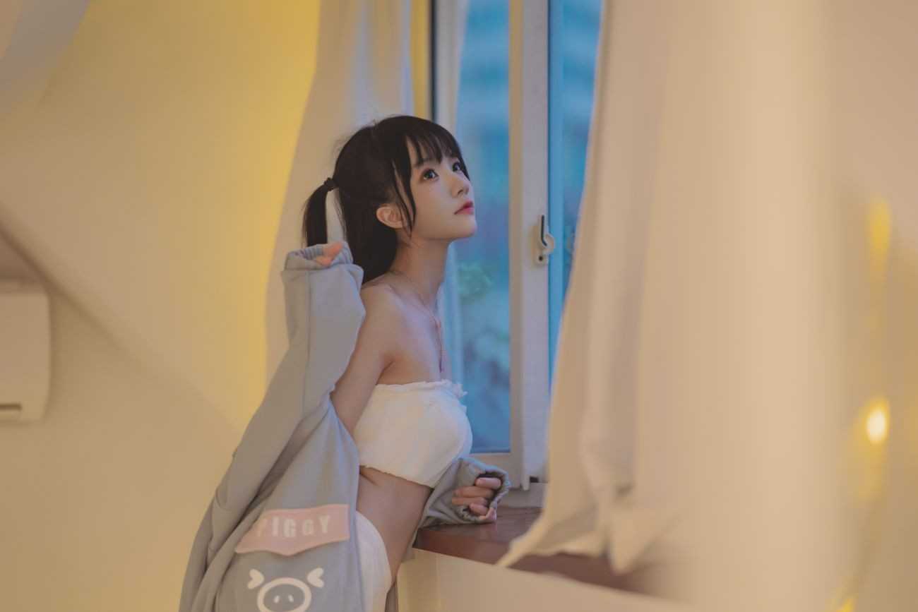 甜甜的出现一下