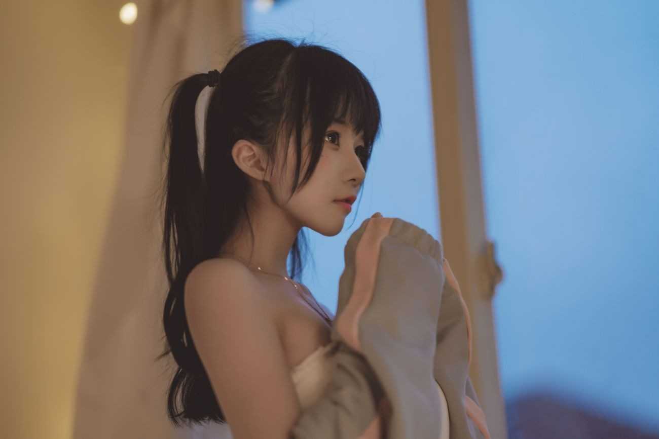 甜甜的出现一下