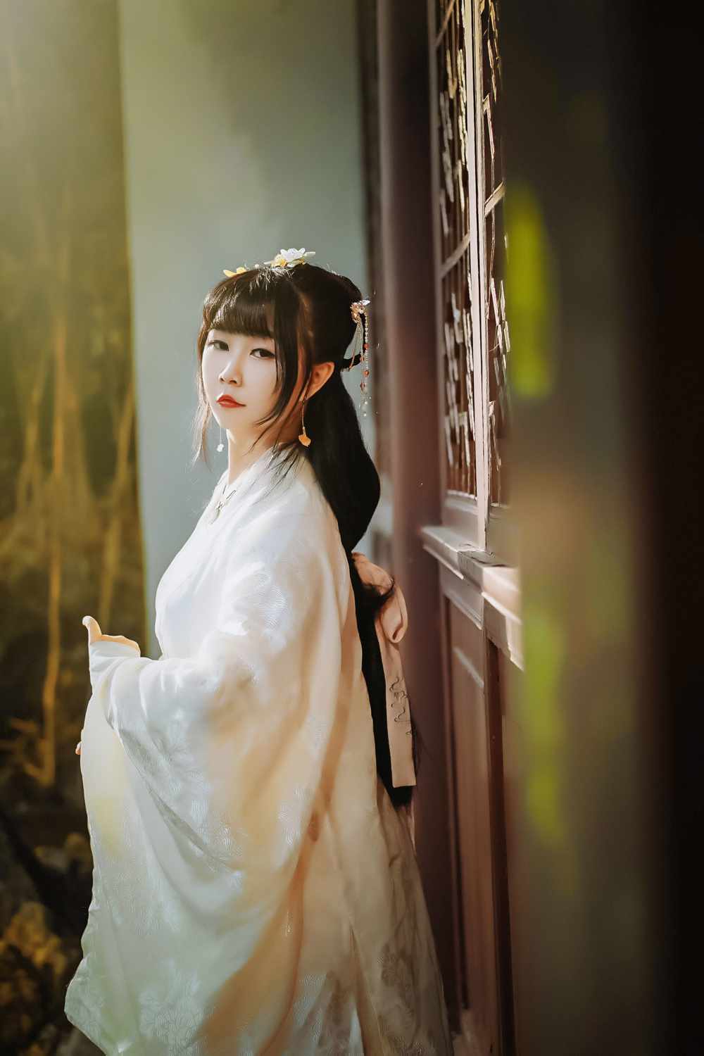 汉服私影  青山绿水，白草红叶黄花