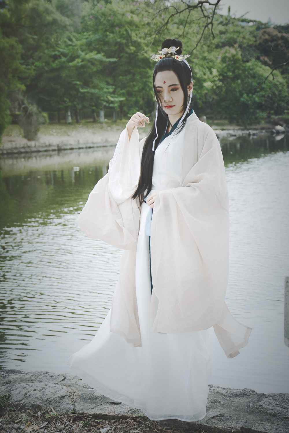 汉服西城湖畔