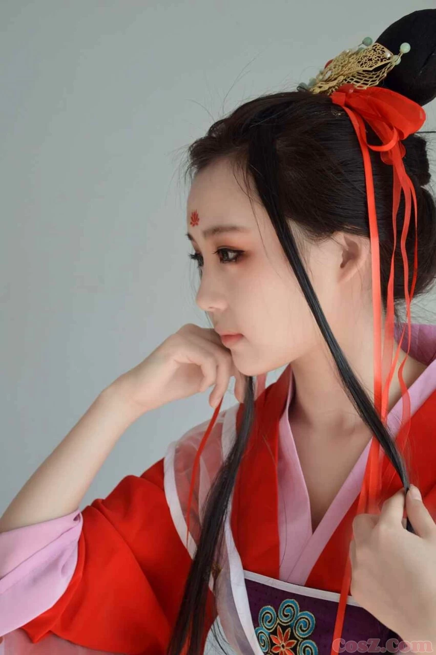 李长歌小萌妹子无修饰的写真哦！