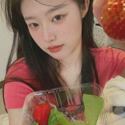 女生头像 花系少女 可爱女头像  爱自己是终生浪漫的开始。