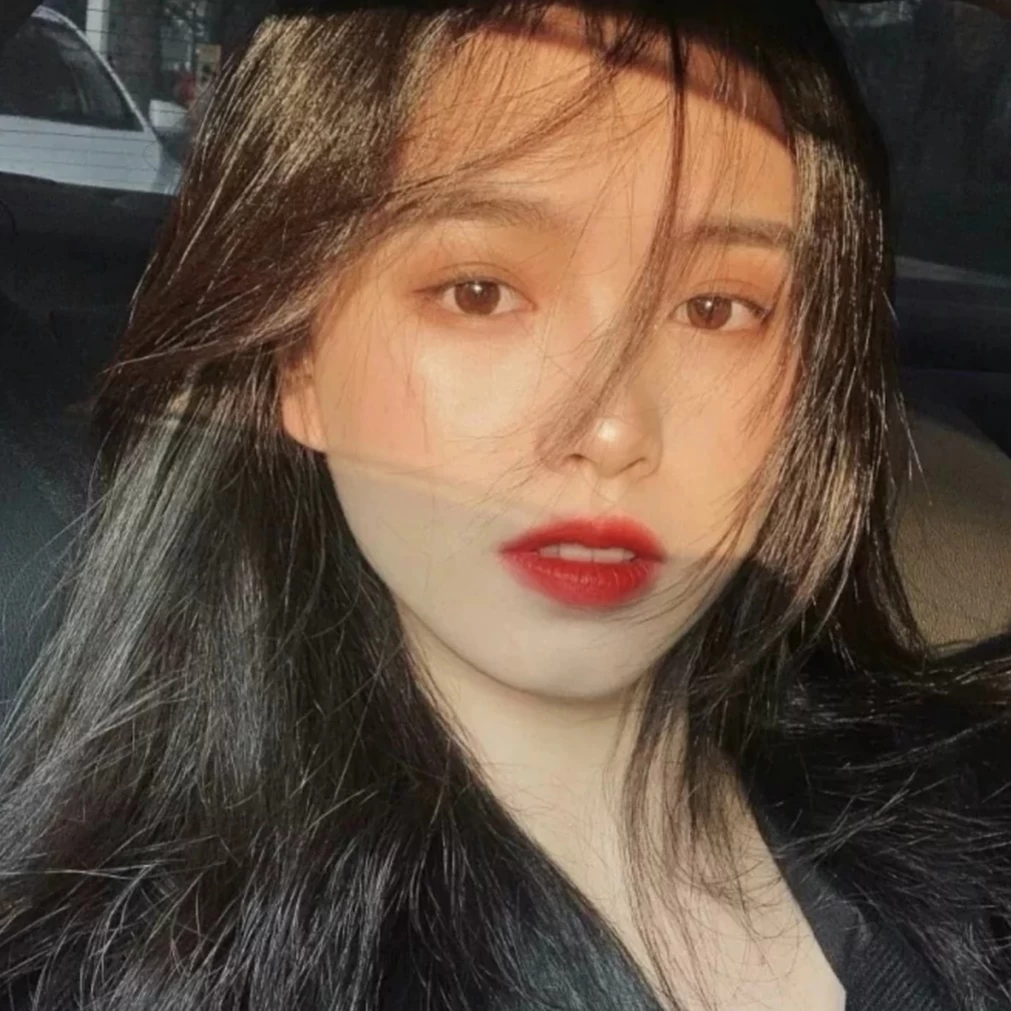 女头像 不要和女孩子讲道理 偏爱她就好了 别叫她眼睛一眨一眨的 其实小脑袋里什么都想不明白