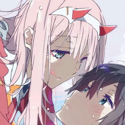 超好看的动漫情侣头像高清冷酷，爱情哪能轻易的说放弃