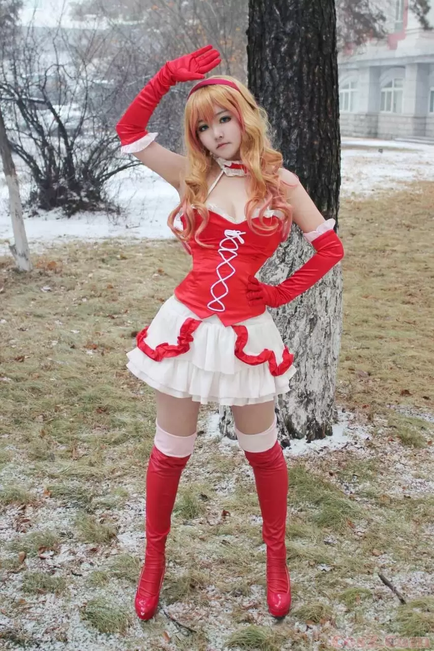 《C站·第188期》雪露站在小区里大冬天临时起意一身红