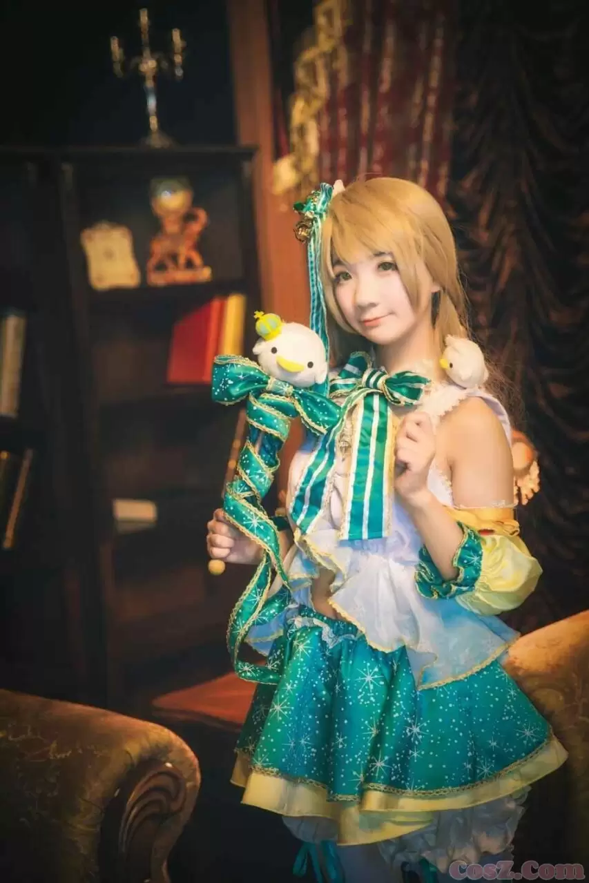 《C站·第17期》高贵的血统皇宫中的小公主来临！这种彩色丝袜很欧美风！