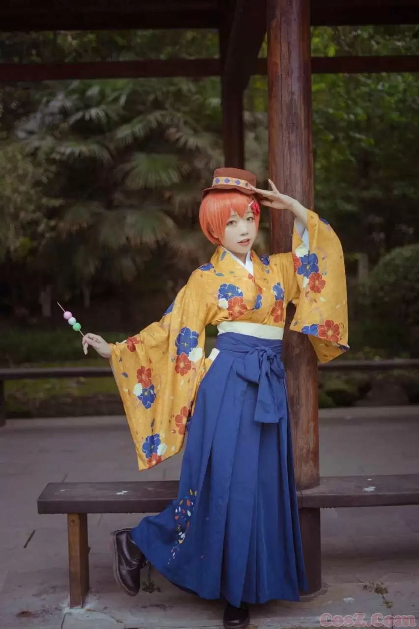 《C站·第11期》星空凛和服也就罢了居然还吃彩色的鱼丸串烧