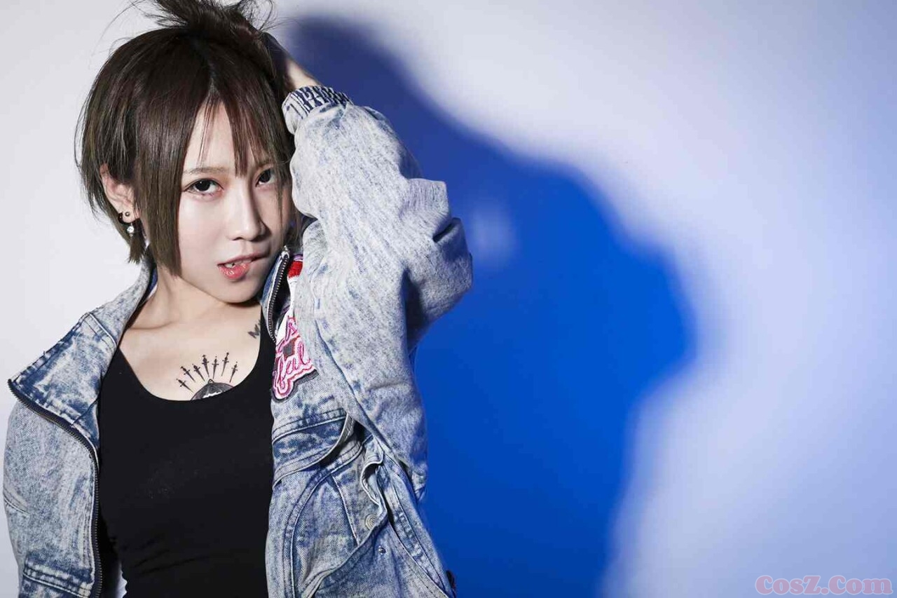 眼神很忧伤的可爱女神虽然我也不知道她的名字叫什么！