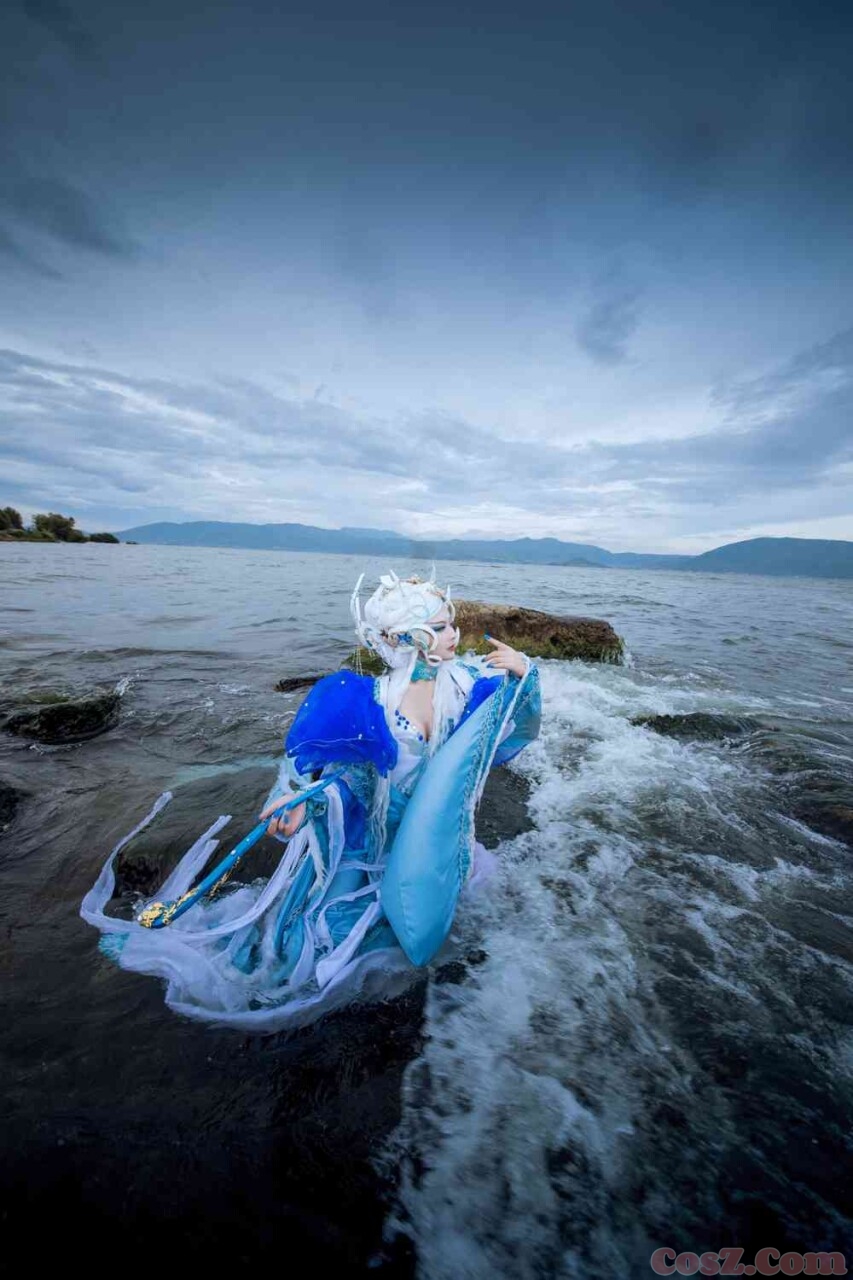 你是喜欢古风的旗袍还是喜欢现代风格的旗袍？