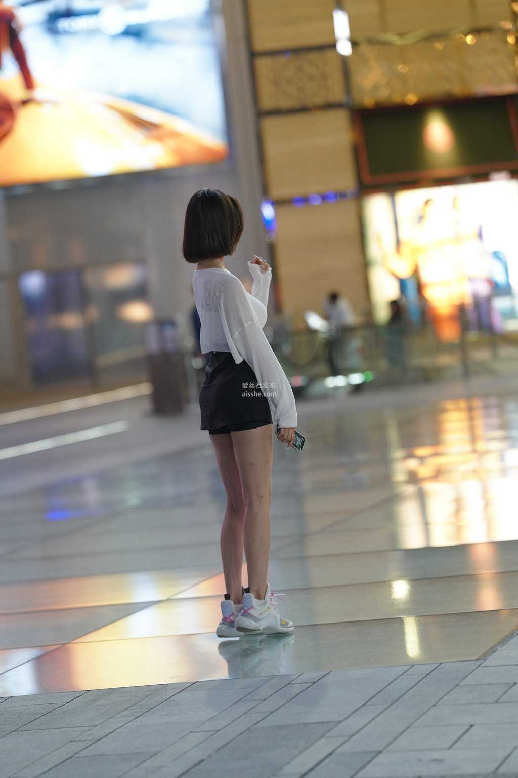 精选街拍作品 NO.1434 街拍漂亮的黑裙美女1-美图