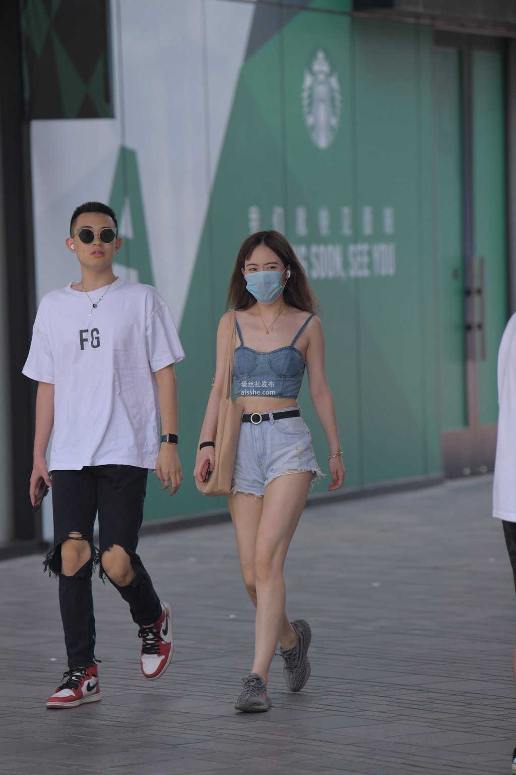 精选街拍作品 NO.1441 光滑美腿热裤妹纸-美图