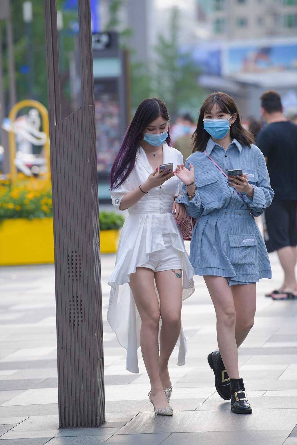 精选街拍作品 NO.1447 两个漂亮的气质美女-美图