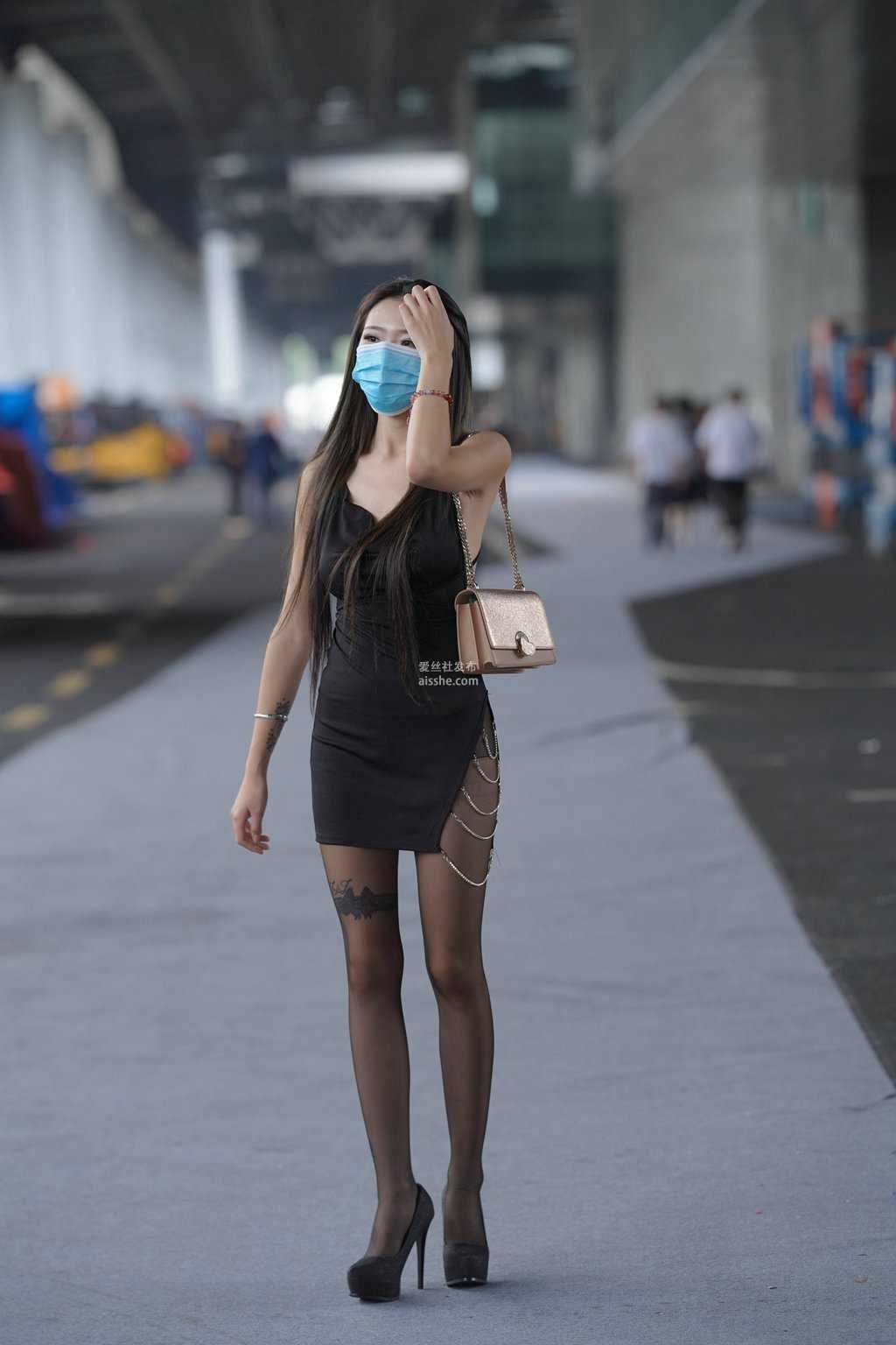 精选街拍作品 NO.1444 嘿丝长腿逛车展2-美图