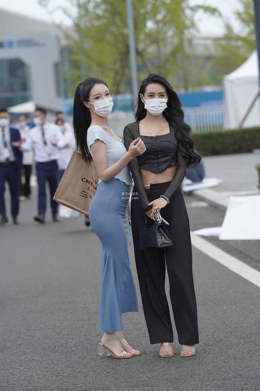 精选街拍作品 NO.1482 高挑蓝色长裙美女-美图