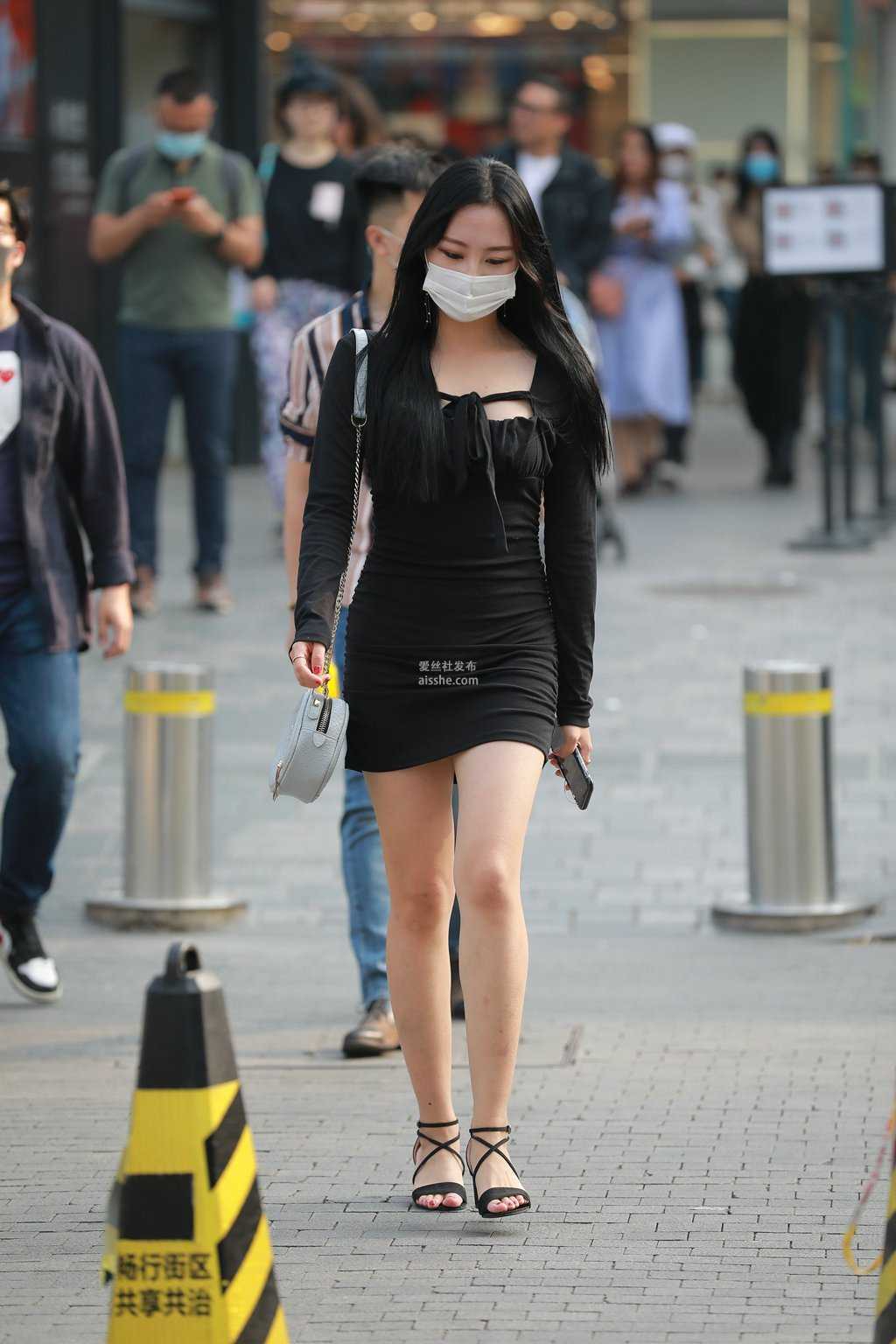 精选街拍作品 NO.1506 一袭黑色连衣裙,怎一个美字了得2-美图