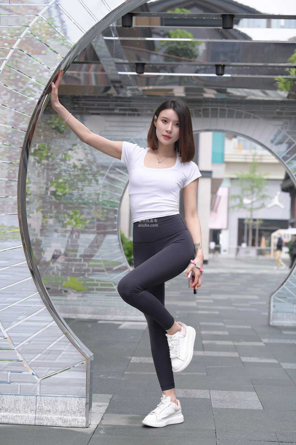 精选街拍作品 NO.1574 黑色瑜伽裤美女4-美图