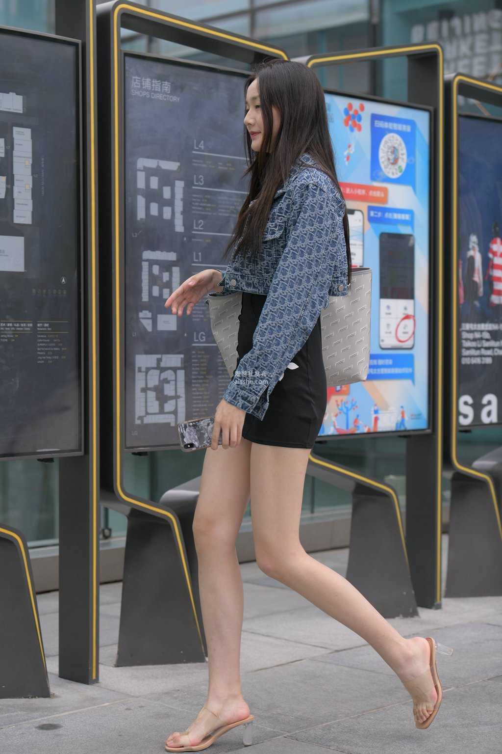 精选街拍作品 NO.1589 黑色短裙大长腿美女4-美图