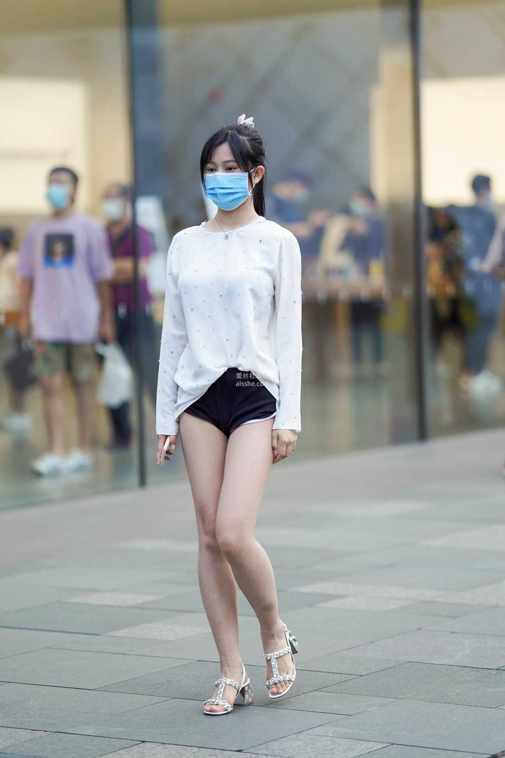 精选街拍作品 NO.1599 白衣黑色短裤小姐姐2-美图