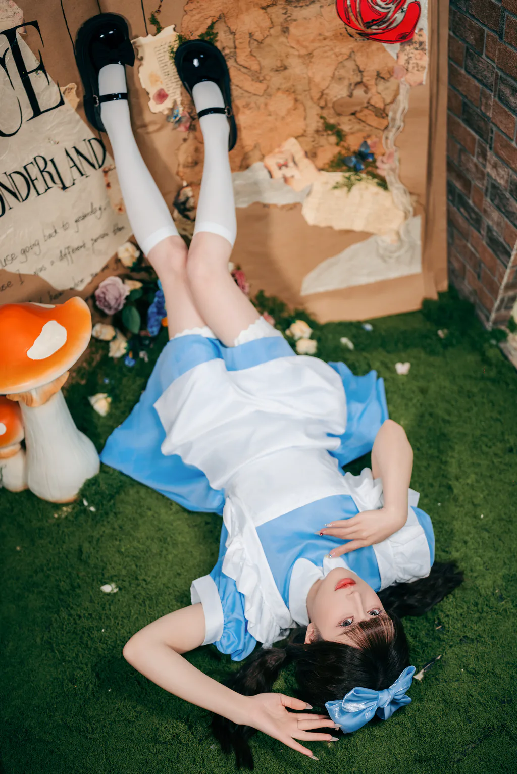 鹿八岁 – 爱丽丝梦游仙境[24P/960MB]-美图