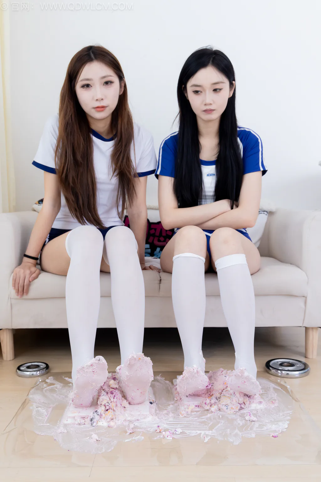 勿恋传媒 NO.2600 泡泡&橙子-运动鞋、板鞋、裸足、体操服[165P/1V/5.43GB]-美图