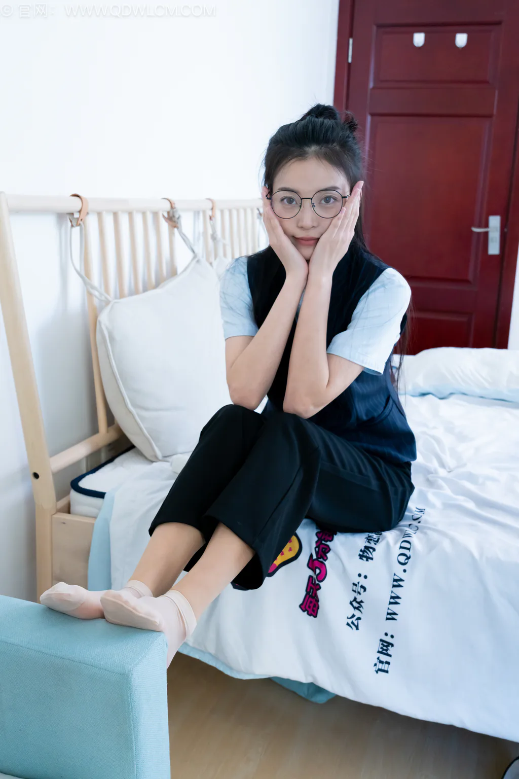 图片[4]-勿恋传媒 NO.2603 茯苓-平底鞋、短肉丝、短黑丝、薄肉丝、银行至服[230P/1V/8.42GB]-美图