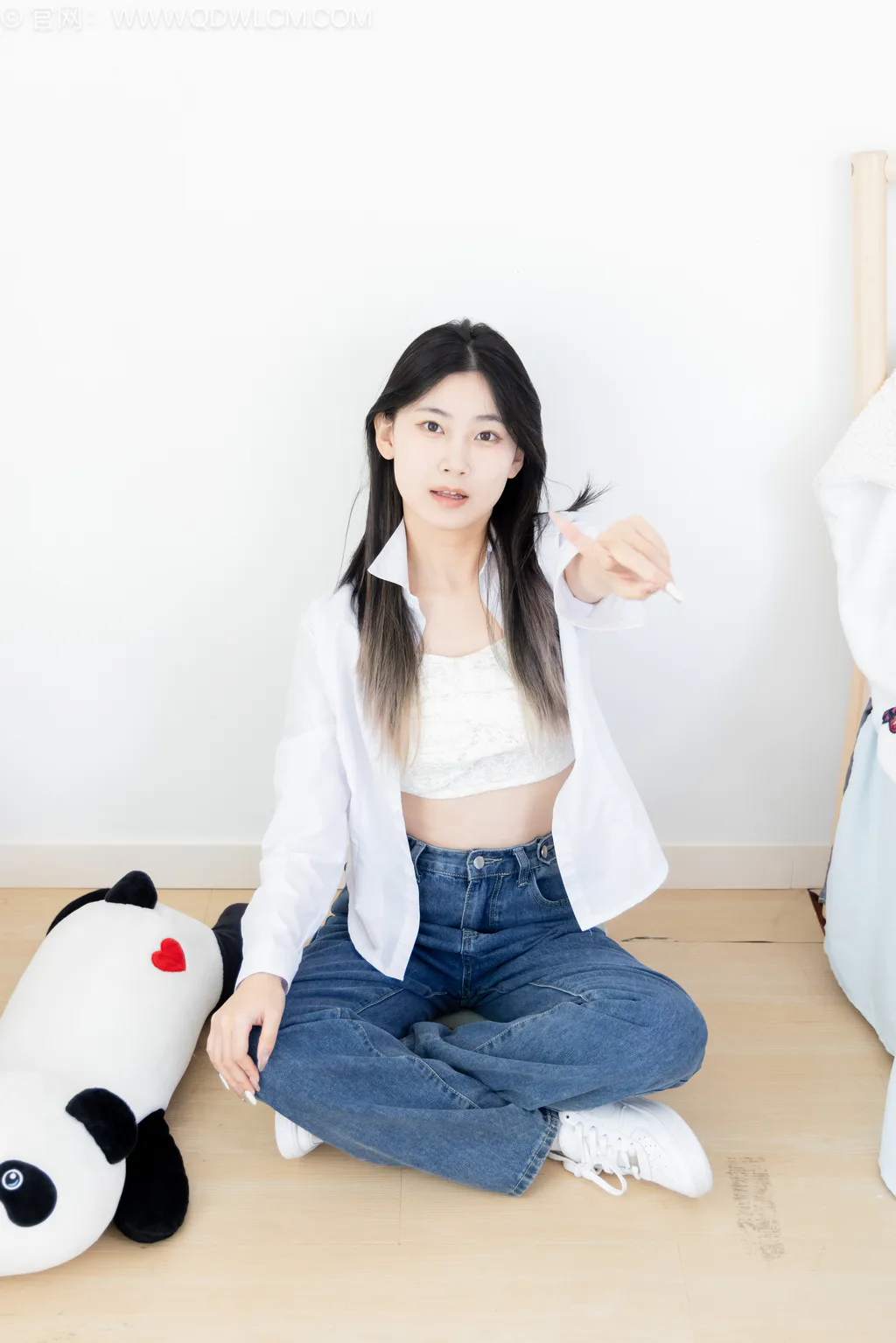 图片[2]-勿恋传媒 NO.2604 贝壳-板鞋、纯白高筒棉袜、裸足[155P/1V/4.18GB]-美图