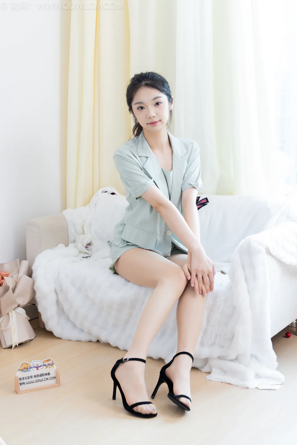 图片[2]-勿恋传媒 NO.2606 青提-三双高跟鞋、薄肉丝、裸足[154P/1V/6.56GB]-美图